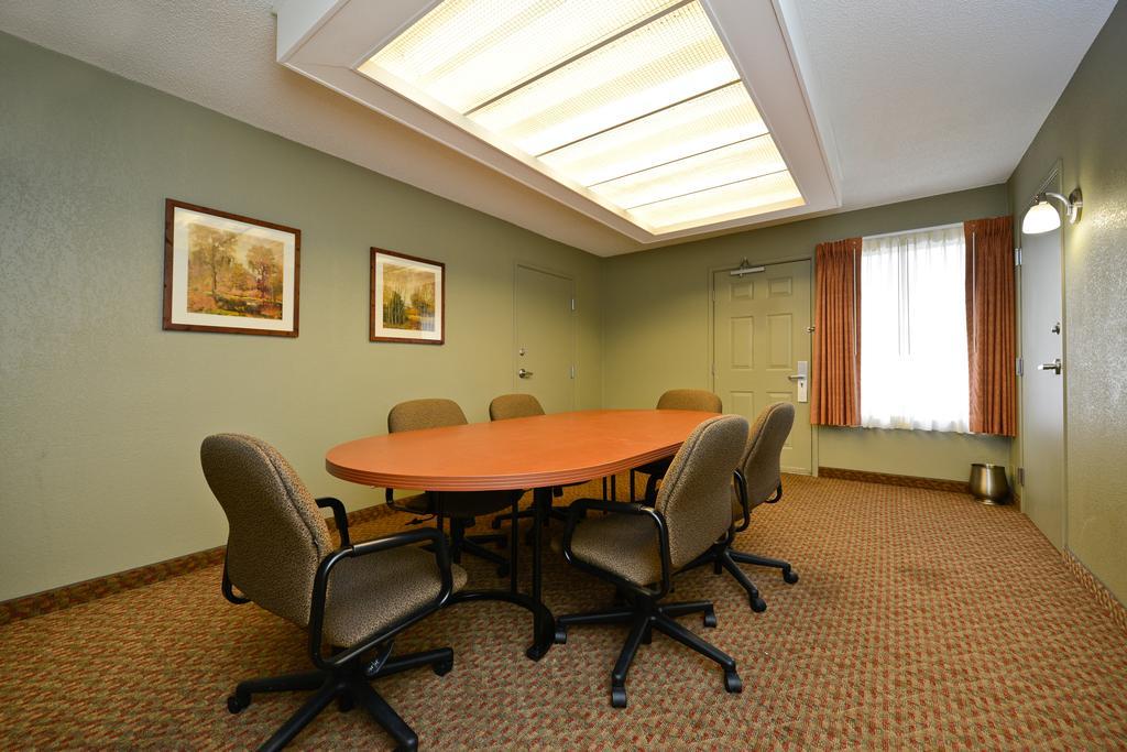 Americas Best Value Inn And Suites Overland Park Afaceri foto