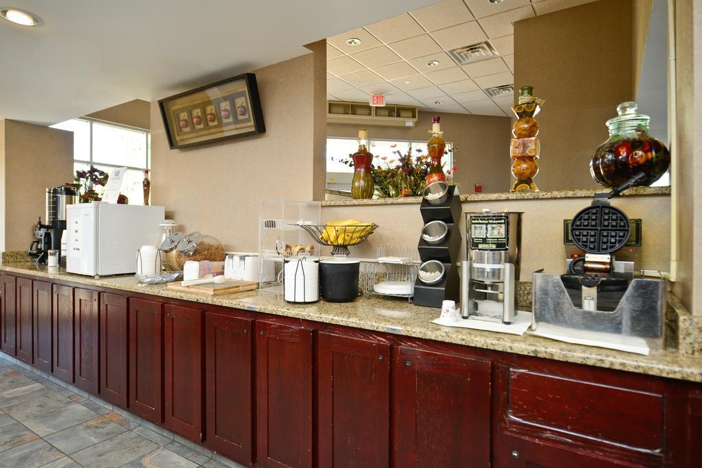 Americas Best Value Inn And Suites Overland Park Restaurant foto